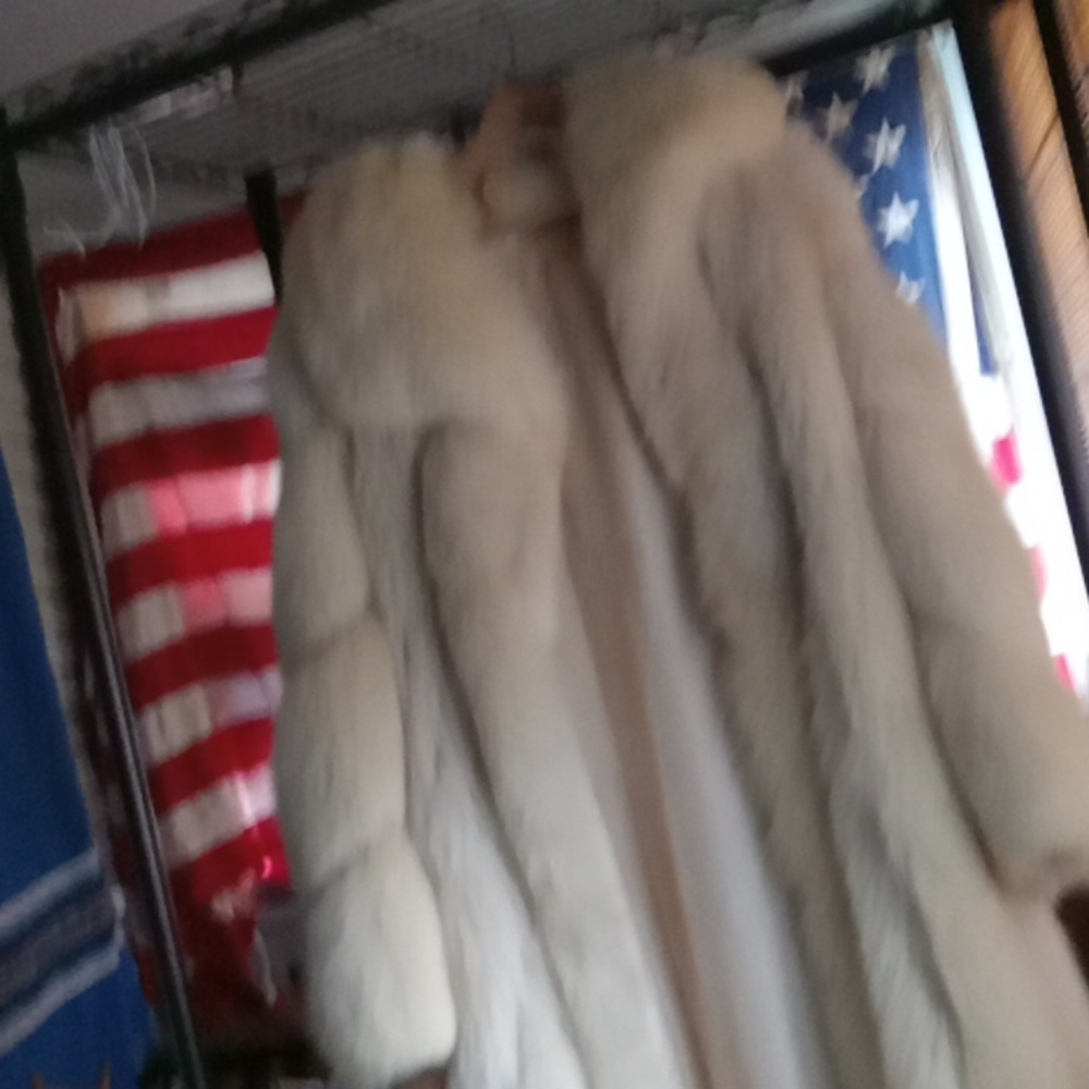 Large artic fox jacket - Picture 3 of 7